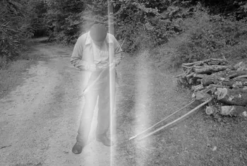 Claudie Marcel-Dubois photographie MNATP. Recherches coopératives sur programme sur le Châtillonnais (1966-1968). Mission d'ethnomusicologie 3 B. Claudie Marcel-Dubois et Maguy Andral. Bourgogne, France 1967/6/2 Ph.1967.88.56 Photo