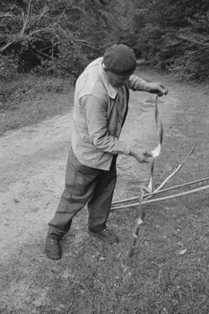 Claudie Marcel-Dubois photographie MNATP. Recherches coopératives sur programme sur le Châtillonnais (1966-1968). Mission d'ethnomusicologie 3 B. Claudie Marcel-Dubois et Maguy Andral. Bourgogne, France 1967/6/2 Ph.1967.88.59 Photo