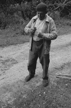 Claudie Marcel-Dubois photographie MNATP. Recherches coopératives sur programme sur le Châtillonnais (1966-1968). Mission d'ethnomusicologie 3 B. Claudie Marcel-Dubois et Maguy Andral. Bourgogne, France 1967/6/2 Ph.1967.88.62 Photo