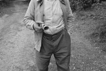 Claudie Marcel-Dubois photographie MNATP. Recherches coopératives sur programme sur le Châtillonnais (1966-1968). Mission d'ethnomusicologie 3 B. Claudie Marcel-Dubois et Maguy Andral. Bourgogne, France 1967/6/2 Ph.1967.88.65 Photo