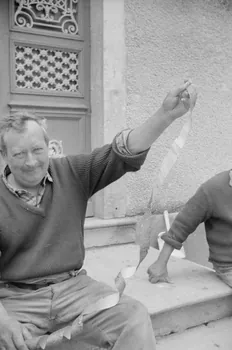 Jean Raisky photographie MNATP. Recherches coopératives sur programme sur le Châtillonnais (1966-1968). Mission d'ethnomusicologie 3 B. Claudie Marcel-Dubois et Maguy Andral. Bourgogne, France 1967/6/1 Ph.1967.89.11  Photo