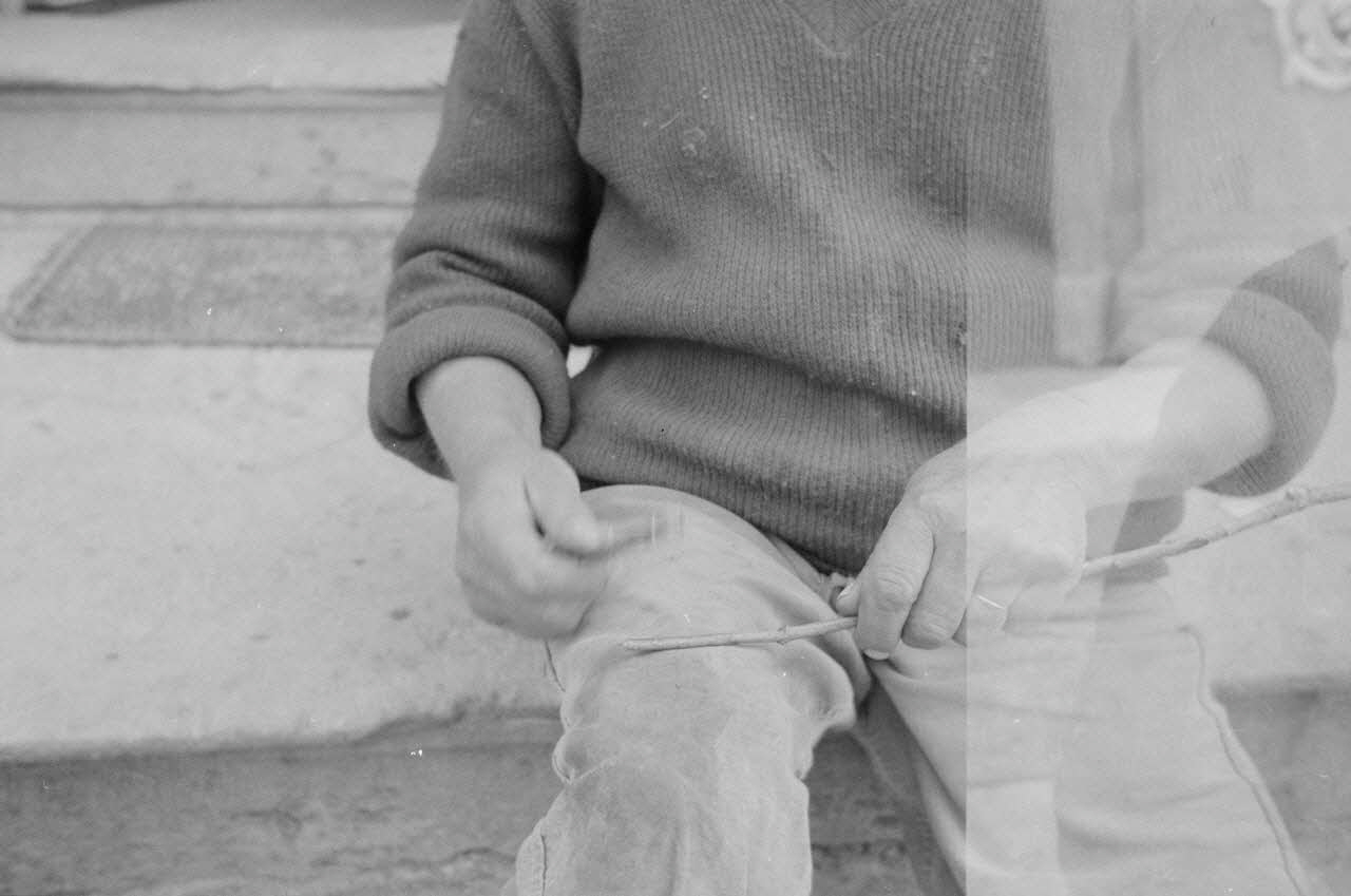 Jean Raisky photographie MNATP. Recherches coopératives sur programme sur le Châtillonnais (1966-1968). Mission d'ethnomusicologie 3 B. Claudie Marcel-Dubois et Maguy Andral. Bourgogne, France 1967/6/1 Ph.1967.89.21 Photo