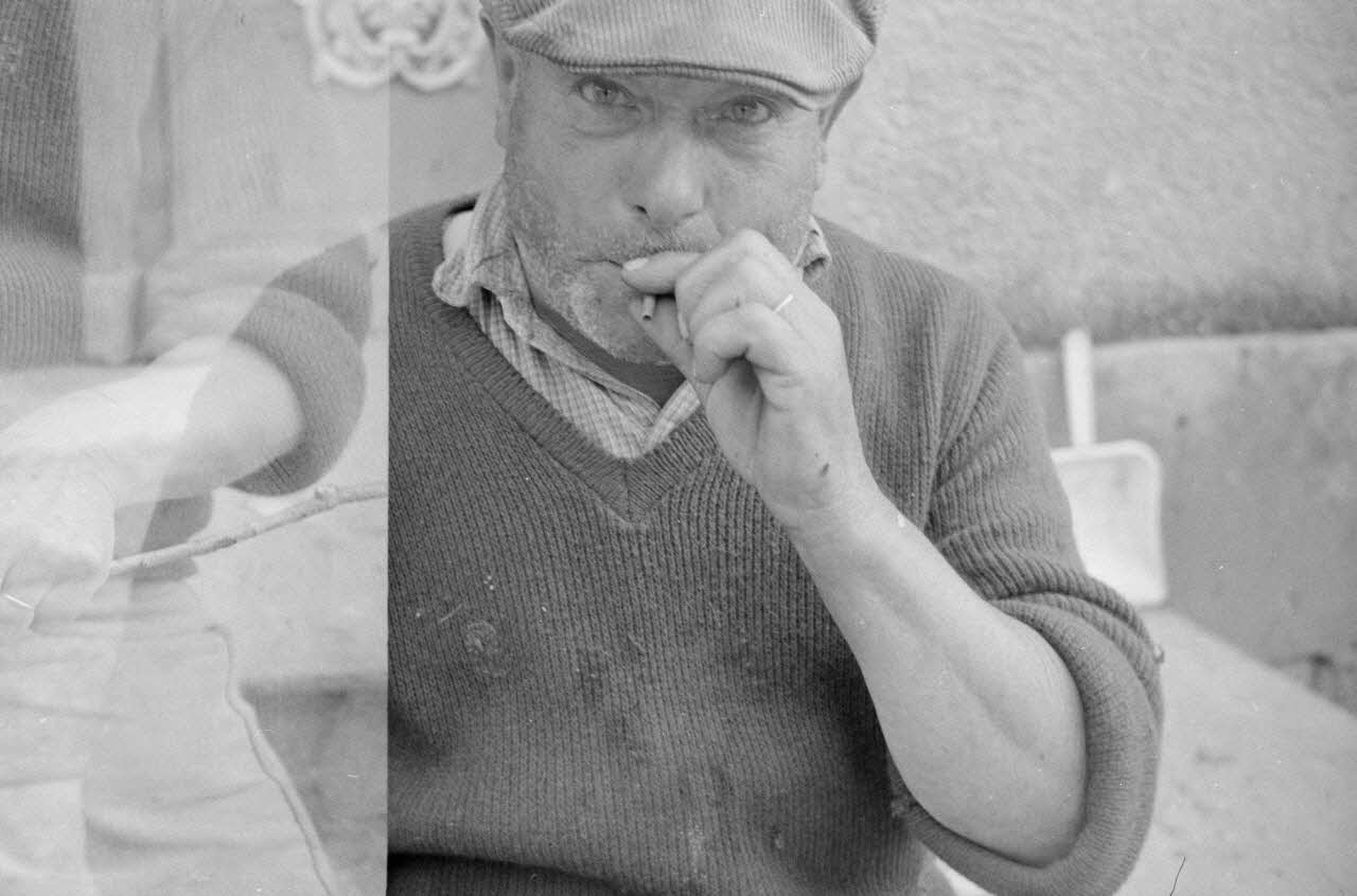 Jean Raisky photographie MNATP. Recherches coopératives sur programme sur le Châtillonnais (1966-1968). Mission d'ethnomusicologie 3 B. Claudie Marcel-Dubois et Maguy Andral. Bourgogne, France 1967/6/1 Ph.1967.89.22 Photo