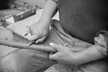 Jean Raisky photographie MNATP. Recherches coopératives sur programme sur le Châtillonnais (1966-1968). Mission d'ethnomusicologie 3 B. Claudie Marcel-Dubois et Maguy Andral. Bourgogne, France 1967/6/1 Ph.1967.89.4  Photo