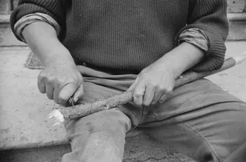 Jean Raisky photographie MNATP. Recherches coopératives sur programme sur le Châtillonnais (1966-1968). Mission d'ethnomusicologie 3 B. Claudie Marcel-Dubois et Maguy Andral. Bourgogne, France 1967/6/1 Ph.1967.89.5  Photo