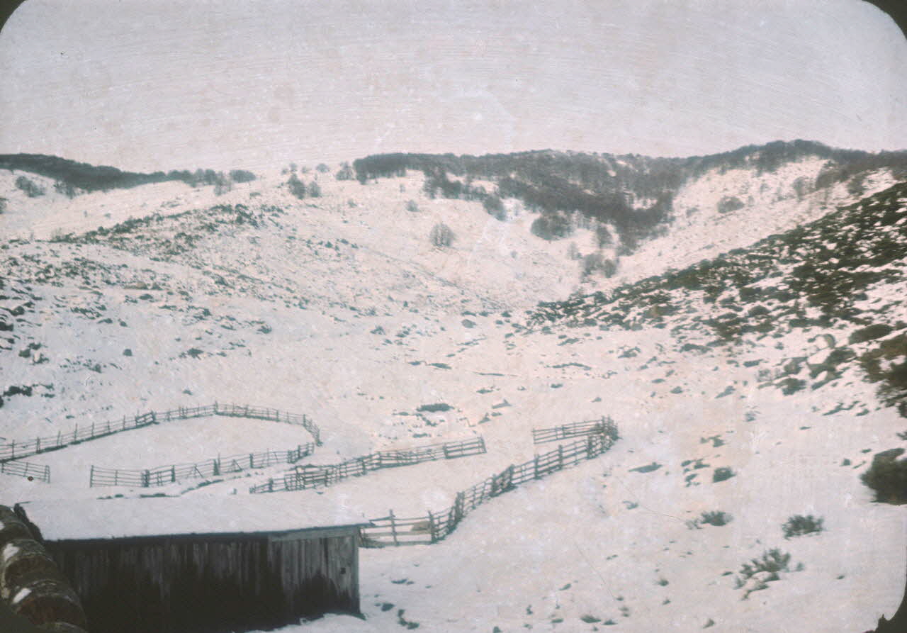 Adrienne Durand-Tullou photographie MNATP. Recherches coopératives sur programme sur l'Aubrac (1964-1966) Languedoc-Roussillon, France 1968 Ph.1968.78.45 Photo
