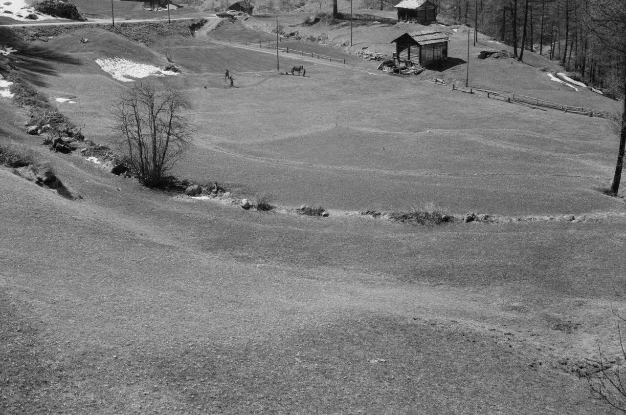 Jean Cuisenier photographie Enquête conduite par Jean Cuisenier en Suisse (du 25 mars au 8 avril 1972) Canton du Valais, Suisse 1972/4/5 Ph.1972.97.41 Photo