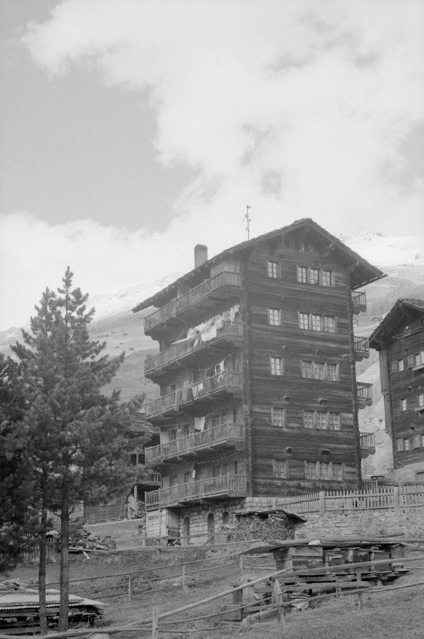 Jean Cuisenier photographie Enquête conduite par Jean Cuisenier en Suisse (du 25 mars au 8 avril 1972) Canton du Valais, Suisse 1972/4/5 Ph.1972.97.58 Photo