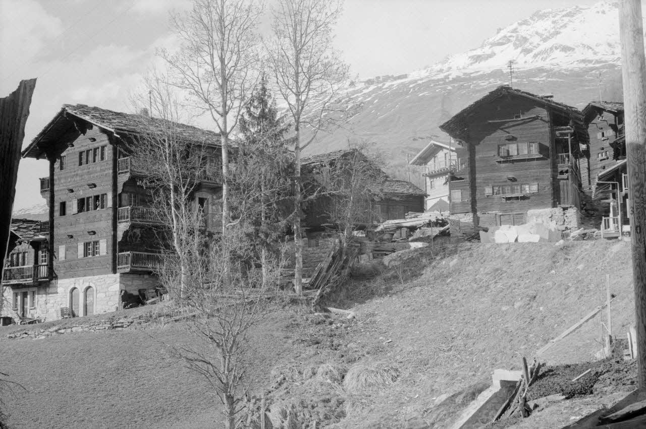 Jean Cuisenier photographie Enquête conduite par Jean Cuisenier en Suisse (du 25 mars au 8 avril 1972) Canton du Valais, Suisse 1972/4/6 Ph.1972.97.82 Photo