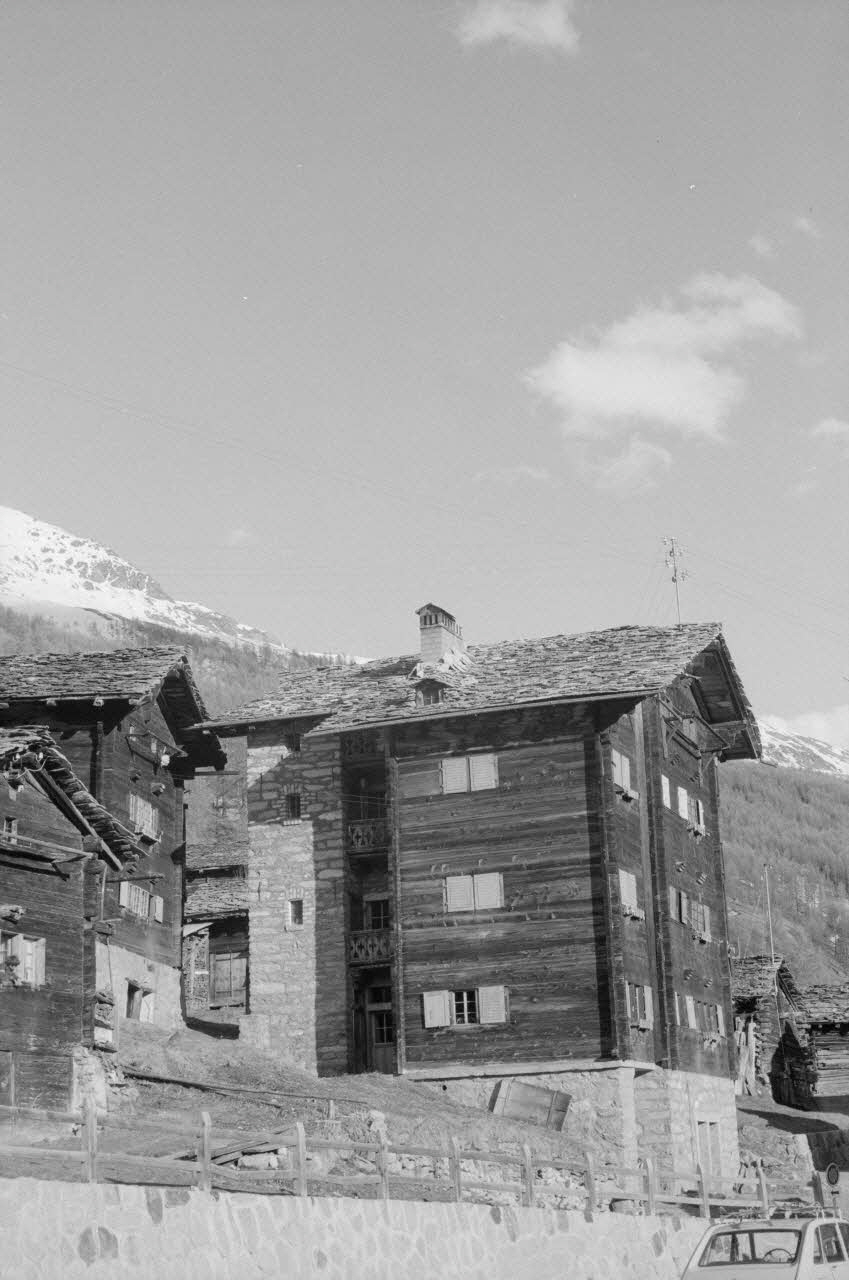 Jean Cuisenier photographie Enquête conduite par Jean Cuisenier en Suisse (du 25 mars au 8 avril 1972) Canton du Valais, Suisse 1972/4/6 Ph.1972.97.92 Photo