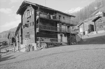 Jean Cuisenier photographie Enquête conduite par Jean Cuisenier en Suisse (du 25 mars au 8 avril 1972) Canton du Valais, Suisse 1972/4/6 Ph.1972.97.95 Photo