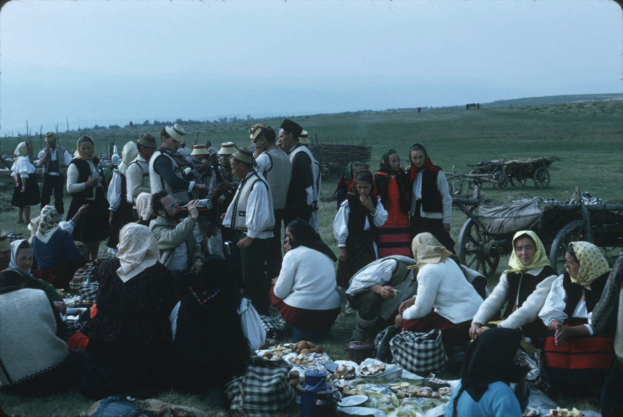 Jean Cuisenier photographie Enquête conduite par Jean Cuisenier en Roumanie (mai 1973) Roumanie 1973/5/1 Ph.1974.129.149 Photo Mucem / Jean Cuisenier