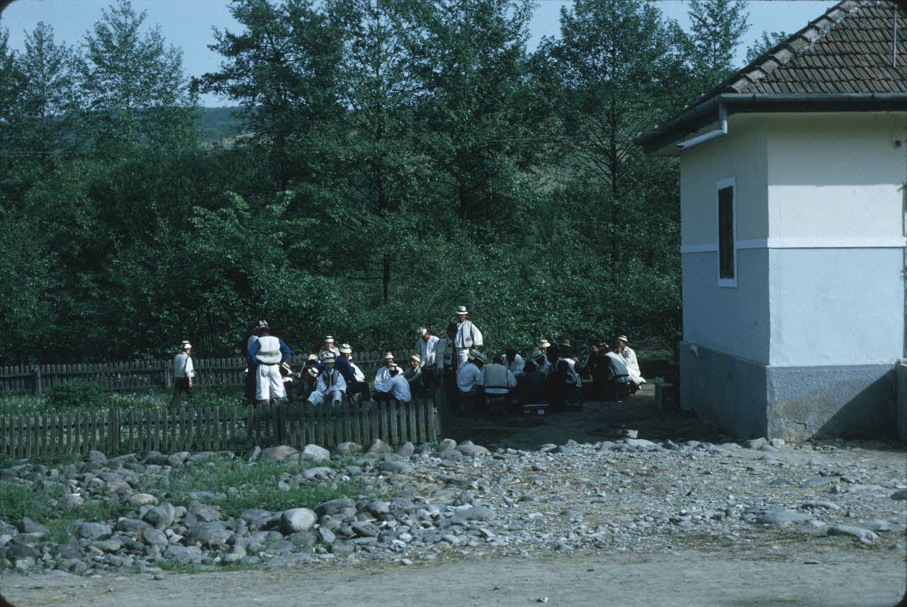 Jean Cuisenier photographie Enquête conduite par Jean Cuisenier en Roumanie (mai 1973) Roumanie 1973/5/1 Ph.1974.129.60  Photo