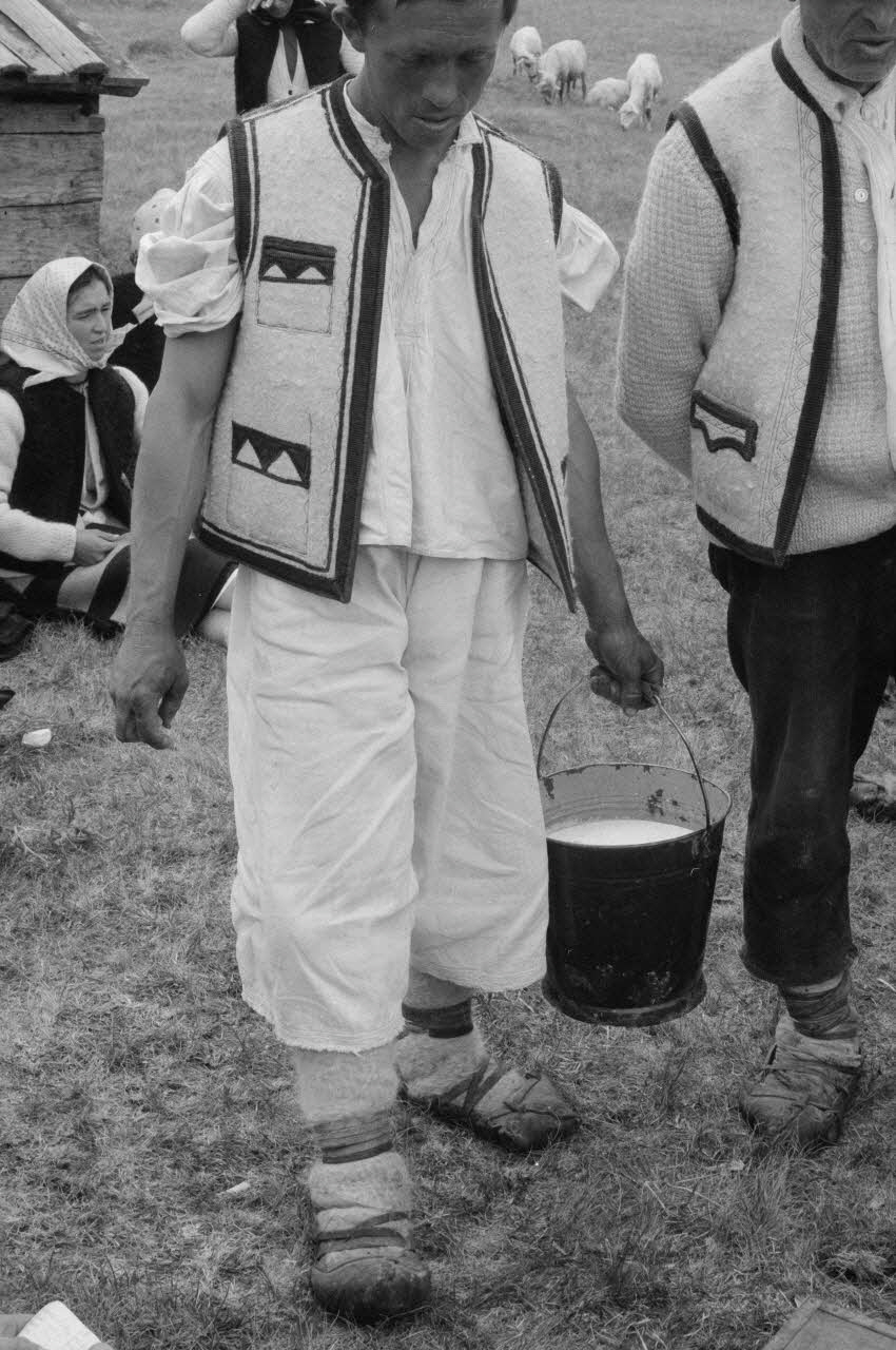 Jean Cuisenier photographie Enquête conduite par Jean Cuisenier en Roumanie (mai 1973) Roumanie 1973/5/1 Ph.1974.3.74 Photo