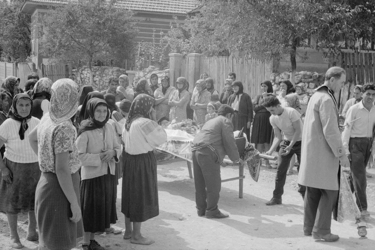 Jean Cuisenier photographie Enquête conduite par Jean Cuisenier en Roumanie (septembre 1975) Olténie, Roumanie 1975/9/1 Ph.1976.148.122 Photo