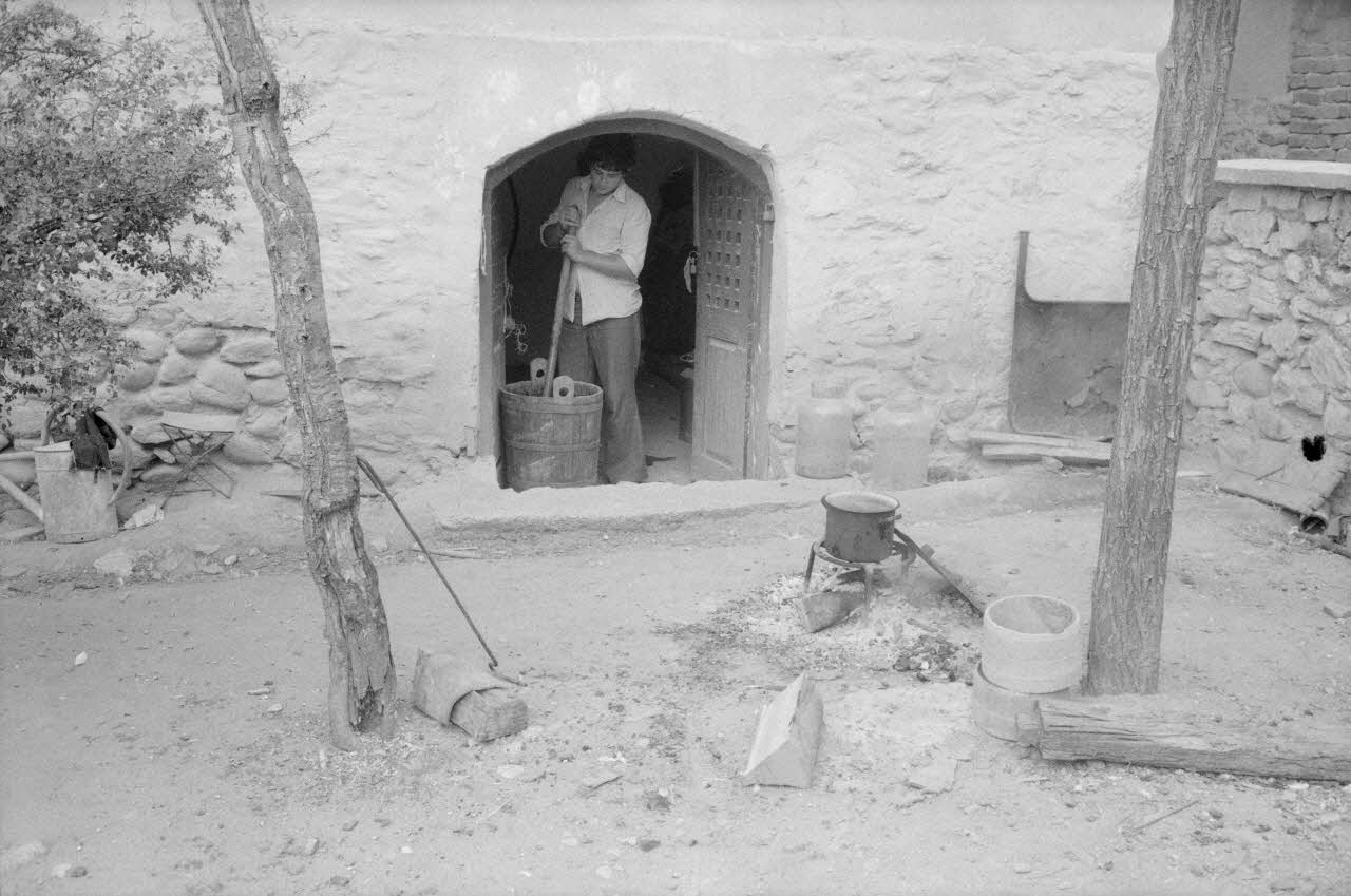 Jean Cuisenier photographie Enquête conduite par Jean Cuisenier en Roumanie (septembre 1975) Olténie, Roumanie 1975/9/1 Ph.1976.148.32  Photo