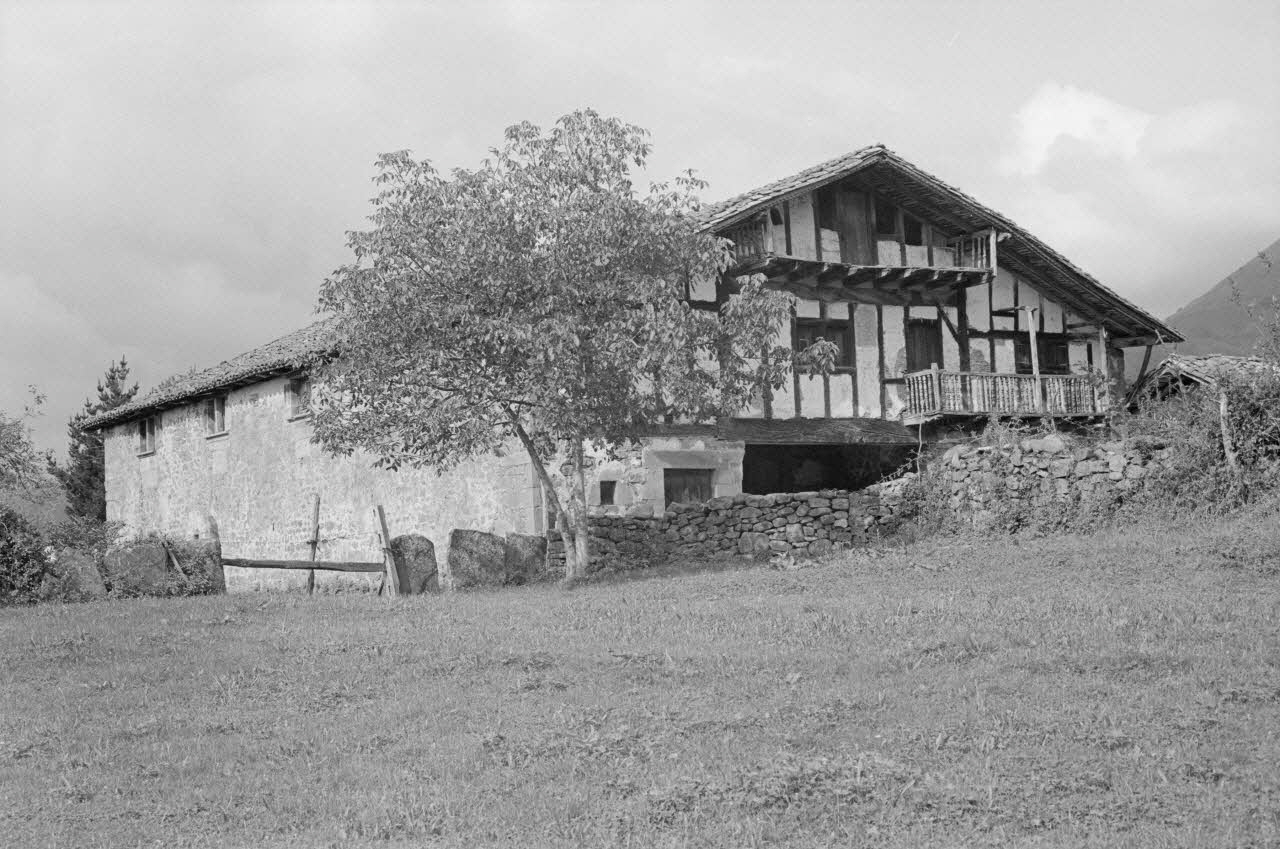 Jean Cuisenier ; P. Bidaud photographie MNATP. Chantier 1425. Enquête sur l'architecture rurale de la France (1968 - 1990) Communauté forale de Navarre, Espagne 1980/9/1 Ph.1982.329.10 Photo
