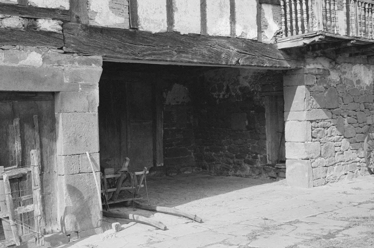 Jean Cuisenier ; P. Bidaud photographie MNATP. Chantier 1425. Enquête sur l'architecture rurale de la France (1968 - 1990) Communauté forale de Navarre, Espagne 1980/9/1 Ph.1982.329.11 Photo