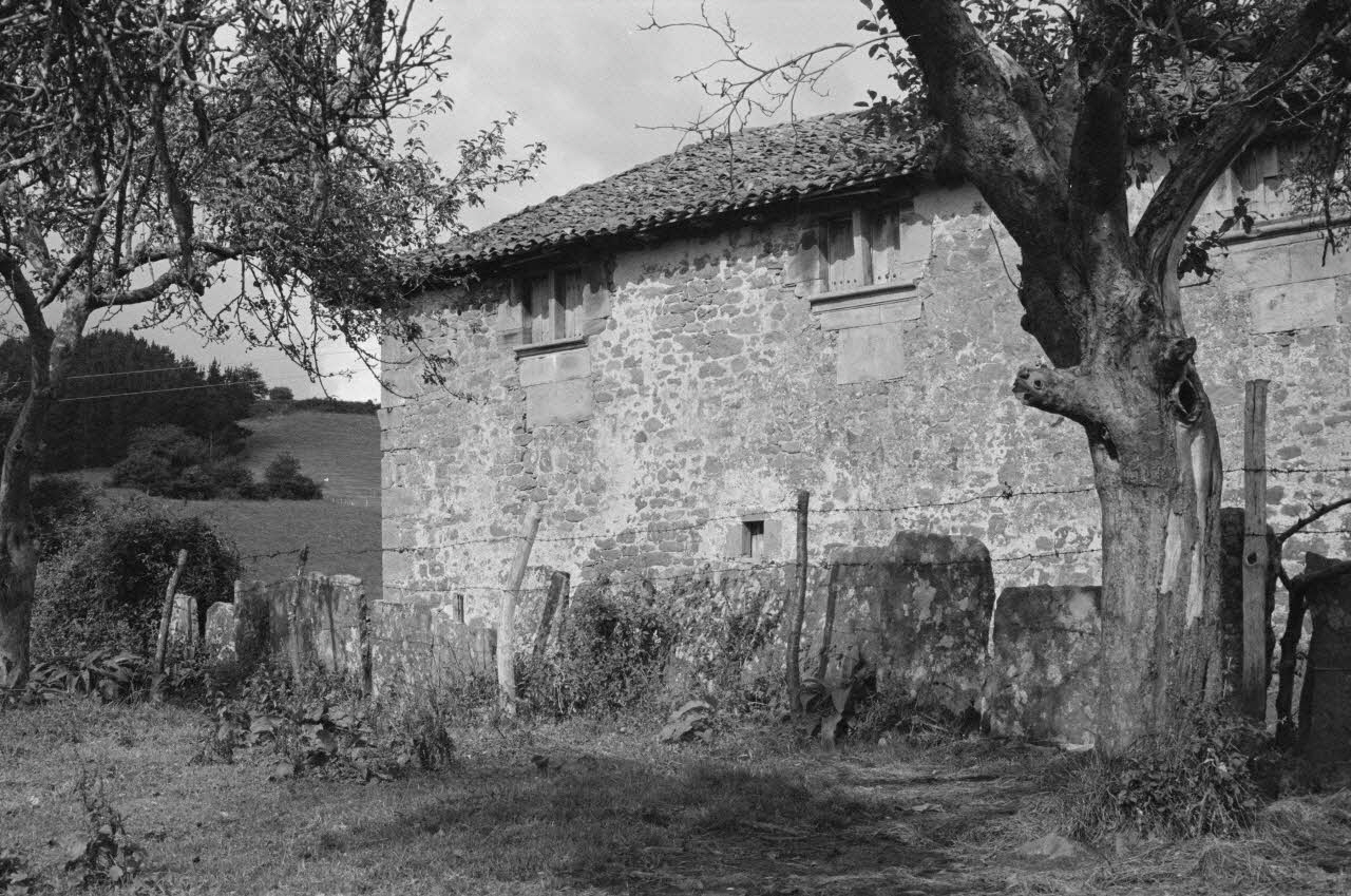 Jean Cuisenier ; P. Bidaud photographie MNATP. Chantier 1425. Enquête sur l'architecture rurale de la France (1968 - 1990) Communauté forale de Navarre, Espagne 1980/9/1 Ph.1982.329.12 Photo