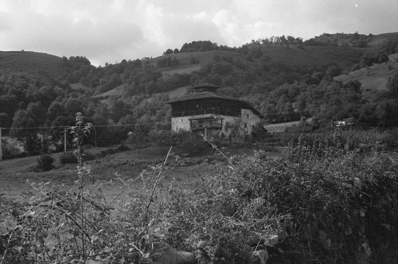 Jean Cuisenier ; P. Bidaud photographie MNATP. Chantier 1425. Enquête sur l'architecture rurale de la France (1968 - 1990) Communauté forale de Navarre, Espagne 1980/9/1 Ph.1982.329.18 Photo