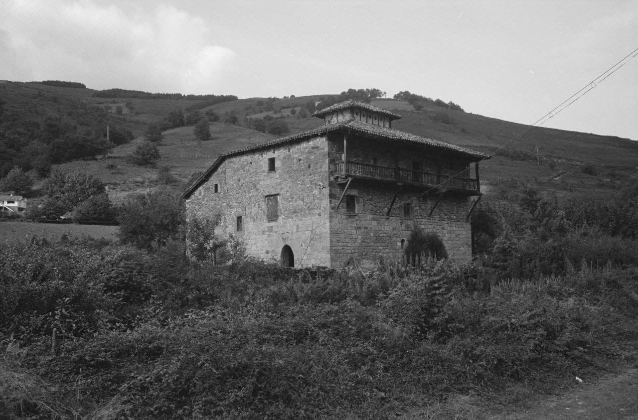 Jean Cuisenier ; P. Bidaud photographie MNATP. Chantier 1425. Enquête sur l'architecture rurale de la France (1968 - 1990) Communauté forale de Navarre, Espagne 1980/9/1 Ph.1982.329.21 Photo