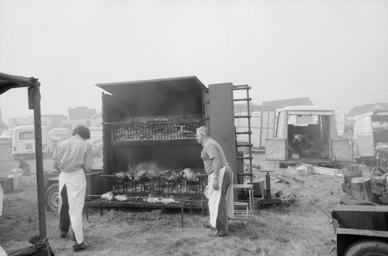 Jean Cuisenier photographie Enquête conduite par Jean Cuisenier à la Foire de Lessay dans la Manche (8 et 9 septembre 1982) Basse-Normandie, France 1982/9/8 Ph.1983.13.10 Photo