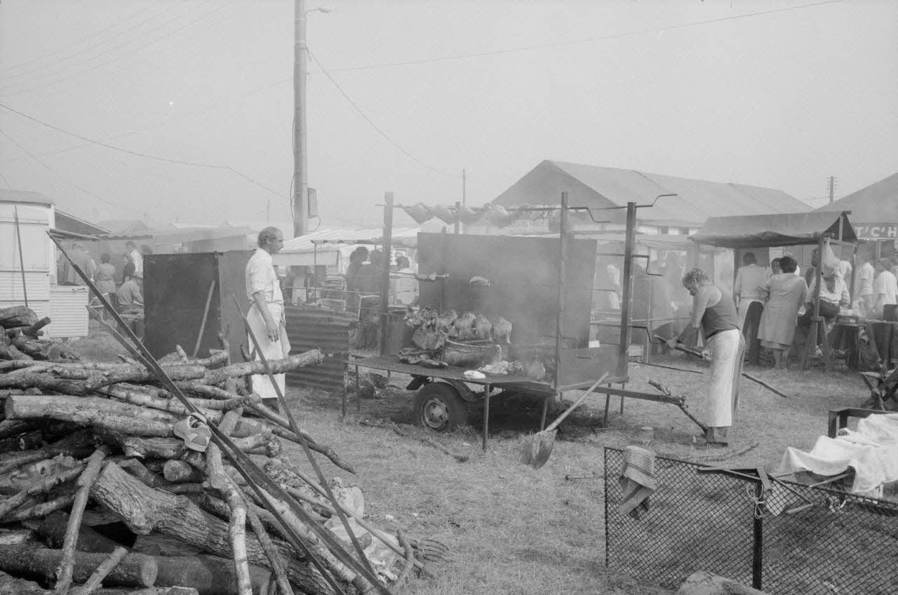 Jean Cuisenier photographie Enquête conduite par Jean Cuisenier à la Foire de Lessay dans la Manche (8 et 9 septembre 1982) Basse-Normandie, France 1982/9/8 Ph.1983.13.11 Photo