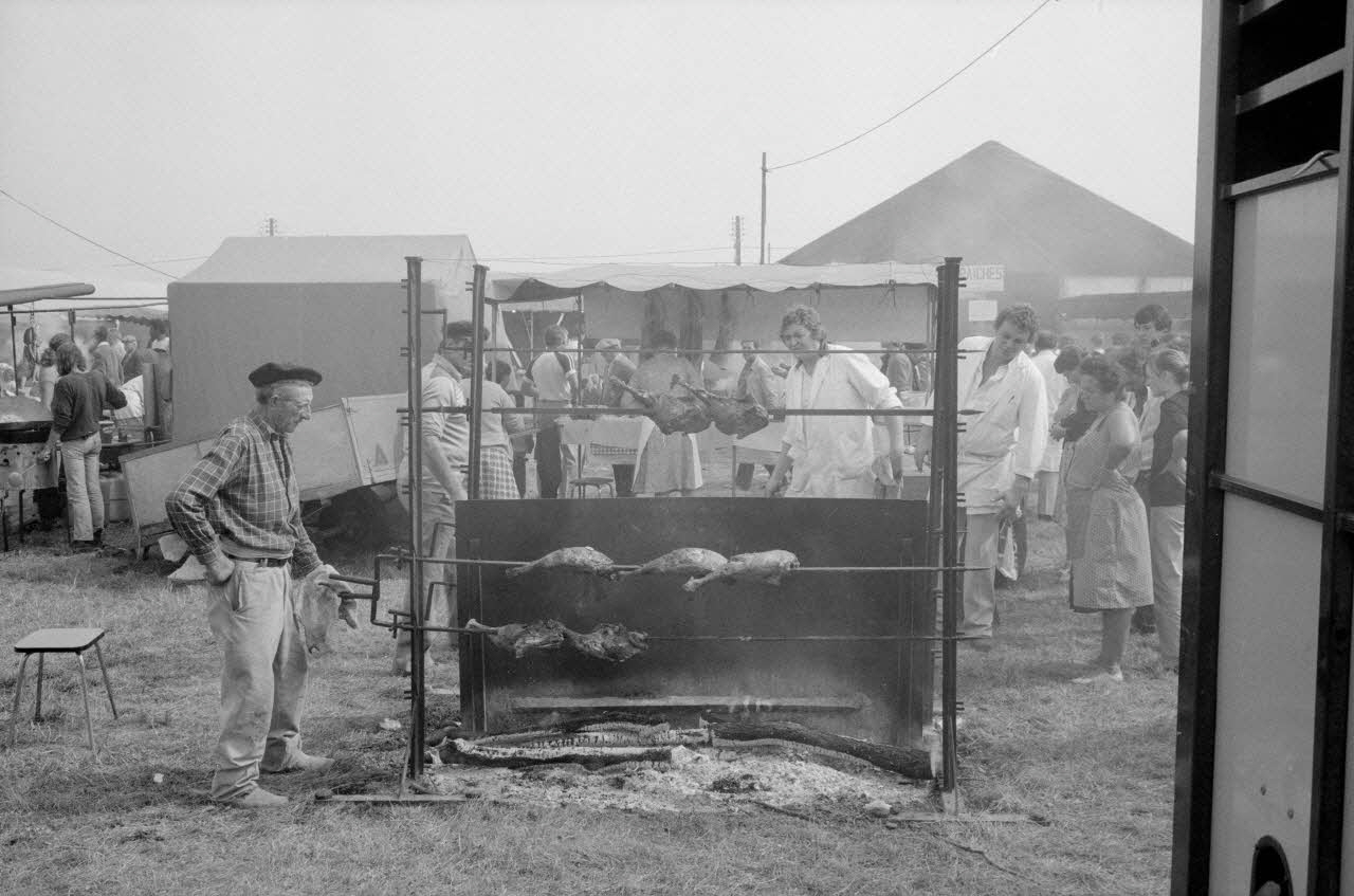 Jean Cuisenier photographie Enquête conduite par Jean Cuisenier à la Foire de Lessay dans la Manche (8 et 9 septembre 1982) Basse-Normandie, France 1982/9/8 Ph.1983.13.12 Photo