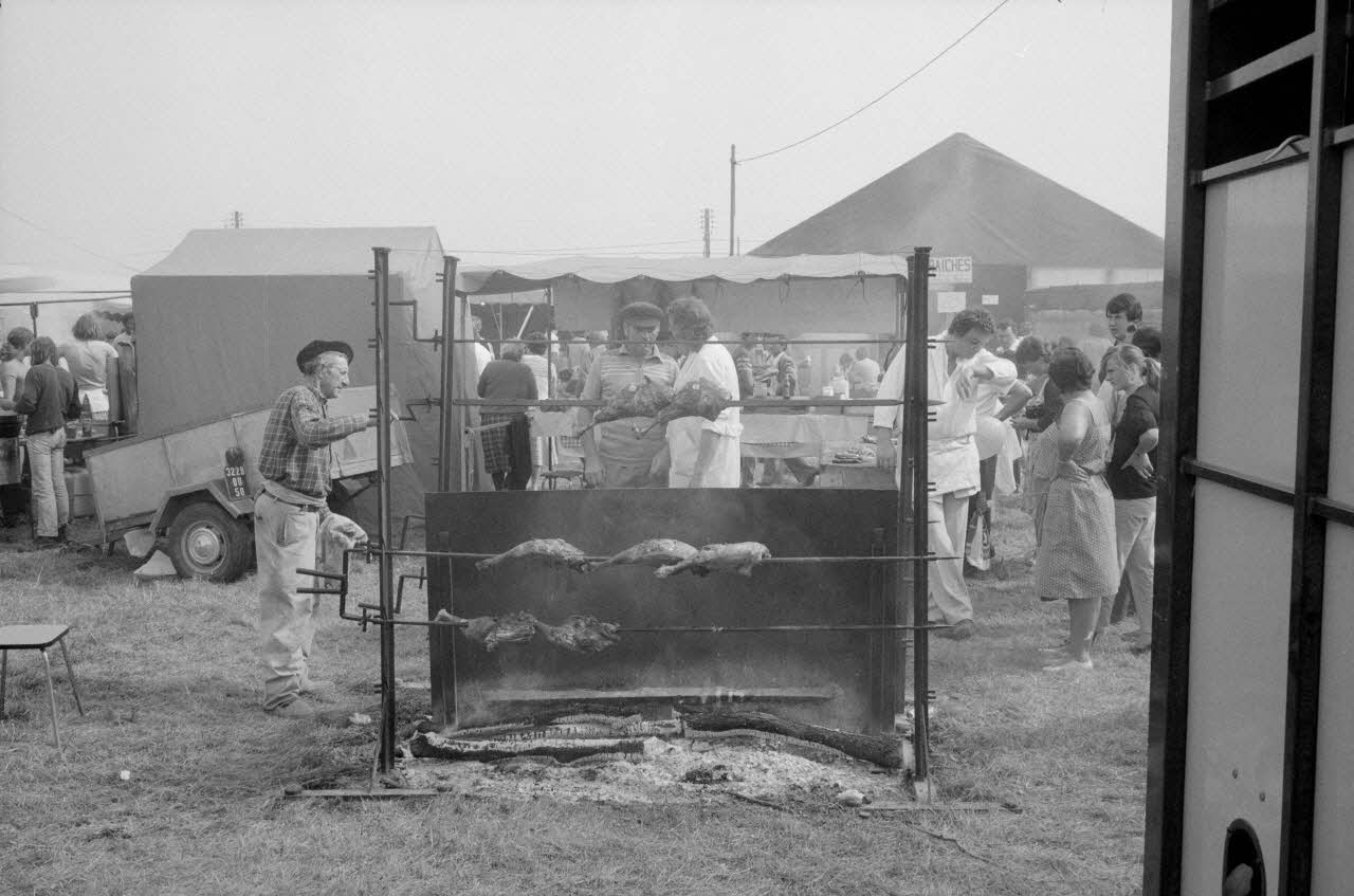 Jean Cuisenier photographie Enquête conduite par Jean Cuisenier à la Foire de Lessay dans la Manche (8 et 9 septembre 1982) Basse-Normandie, France 1982/9/8 Ph.1983.13.13 Photo
