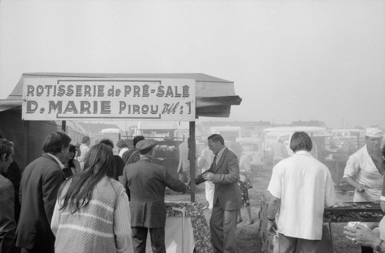 Jean Cuisenier photographie Enquête conduite par Jean Cuisenier à la Foire de Lessay dans la Manche (8 et 9 septembre 1982) Basse-Normandie, France 1982/9/8 Ph.1983.13.17 Photo