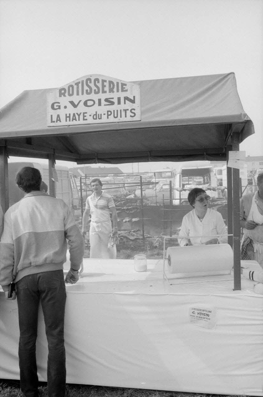 Jean Cuisenier photographie Enquête conduite par Jean Cuisenier à la Foire de Lessay dans la Manche (8 et 9 septembre 1982) Basse-Normandie, France 1982/9/8 Ph.1983.13.18 Photo