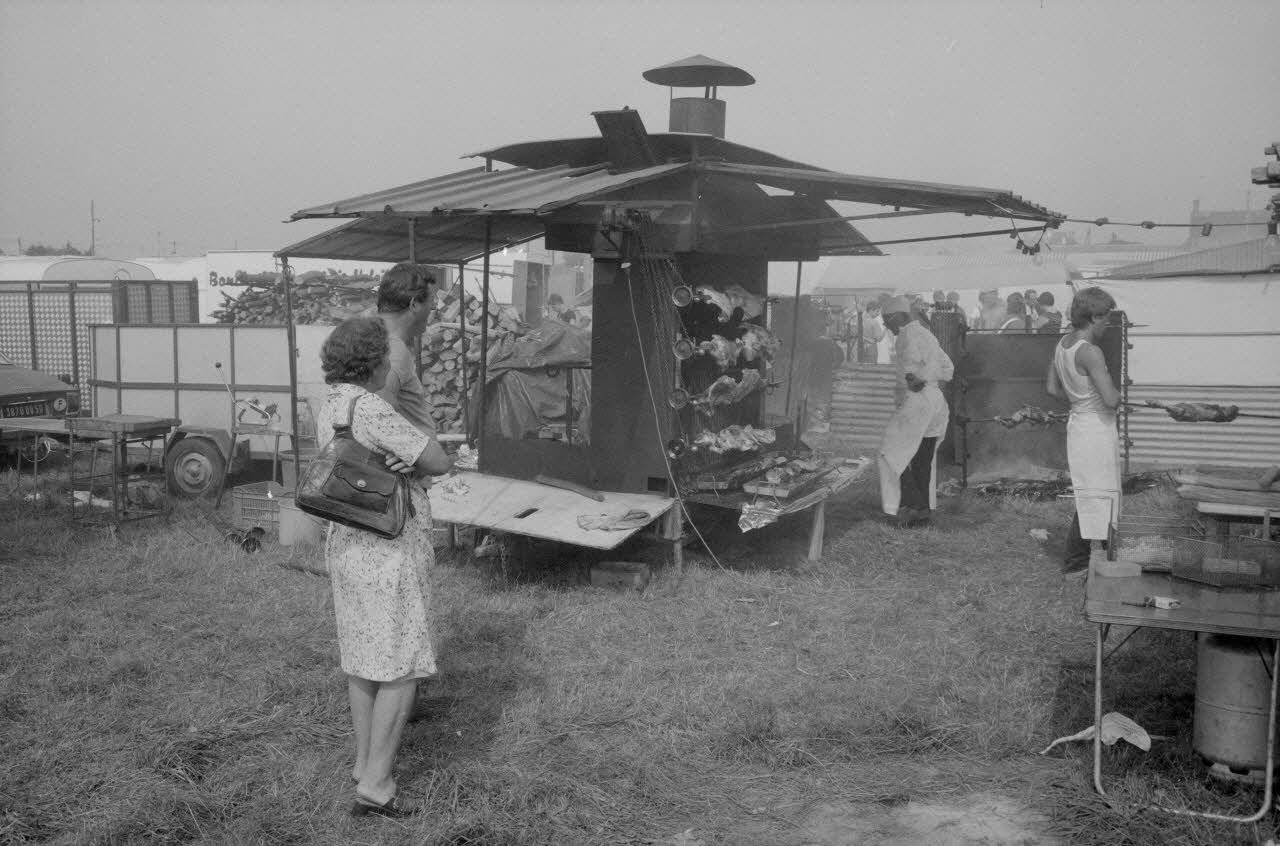 Jean Cuisenier photographie Enquête conduite par Jean Cuisenier à la Foire de Lessay dans la Manche (8 et 9 septembre 1982) Basse-Normandie, France 1982/9/8 Ph.1983.13.19 Photo
