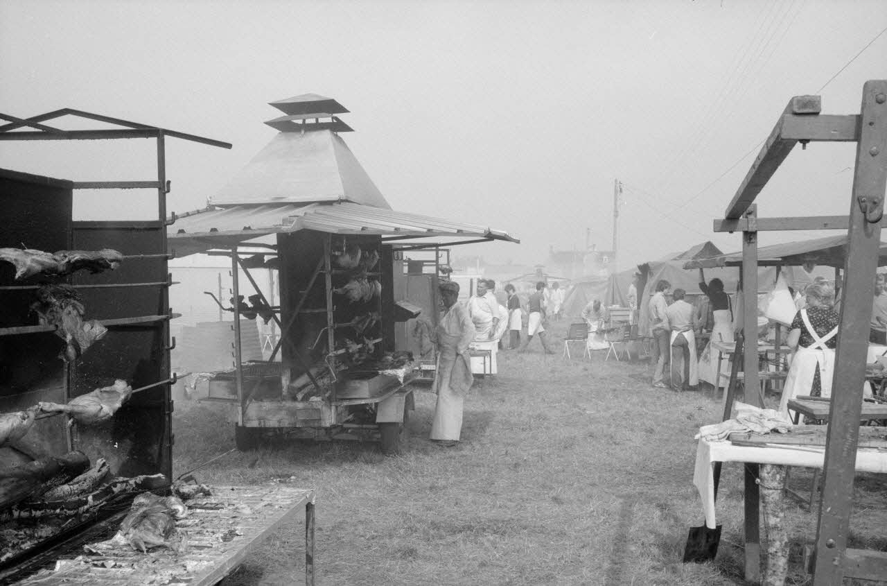 Jean Cuisenier photographie Enquête conduite par Jean Cuisenier à la Foire de Lessay dans la Manche (8 et 9 septembre 1982) Basse-Normandie, France 1982/9/8 Ph.1983.13.23 Photo