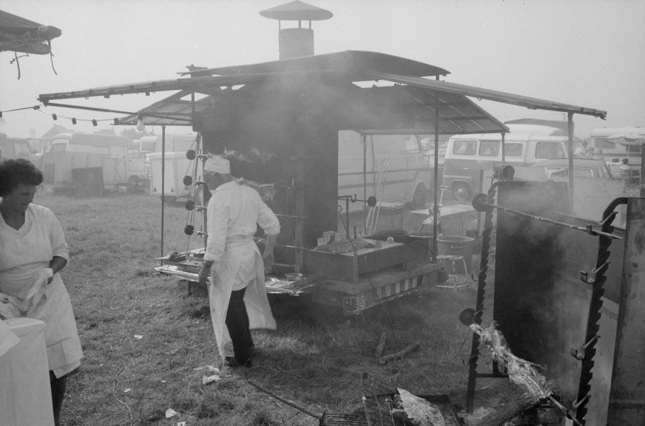 Jean Cuisenier photographie Enquête conduite par Jean Cuisenier à la Foire de Lessay dans la Manche (8 et 9 septembre 1982) Basse-Normandie, France 1982/9/8 Ph.1983.13.24 Photo