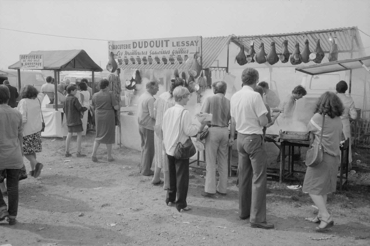 Jean Cuisenier photographie Enquête conduite par Jean Cuisenier à la Foire de Lessay dans la Manche (8 et 9 septembre 1982) Basse-Normandie, France 1982/9/8 Ph.1983.13.25 Photo