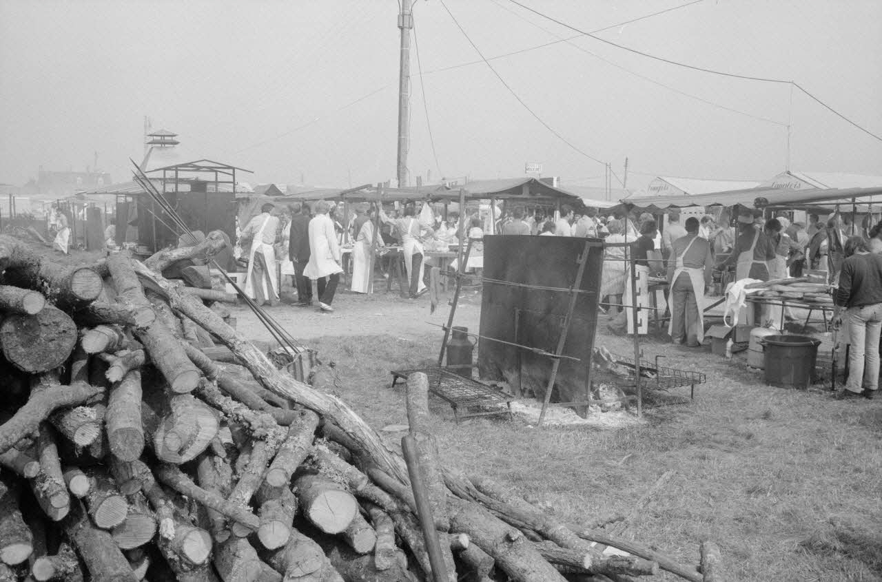 Jean Cuisenier photographie Enquête conduite par Jean Cuisenier à la Foire de Lessay dans la Manche (8 et 9 septembre 1982) Basse-Normandie, France 1982/9/8 Ph.1983.13.27 Photo