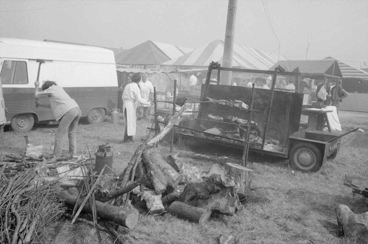 Jean Cuisenier photographie Enquête conduite par Jean Cuisenier à la Foire de Lessay dans la Manche (8 et 9 septembre 1982) Basse-Normandie, France 1982/9/8 Ph.1983.13.28 Photo