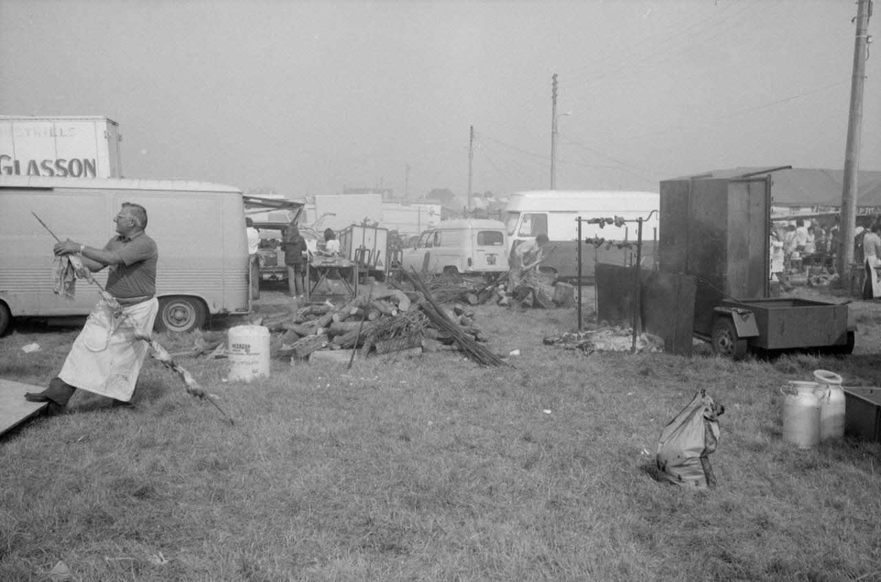 Jean Cuisenier photographie Enquête conduite par Jean Cuisenier à la Foire de Lessay dans la Manche (8 et 9 septembre 1982) Basse-Normandie, France 1982/9/8 Ph.1983.13.29 Photo