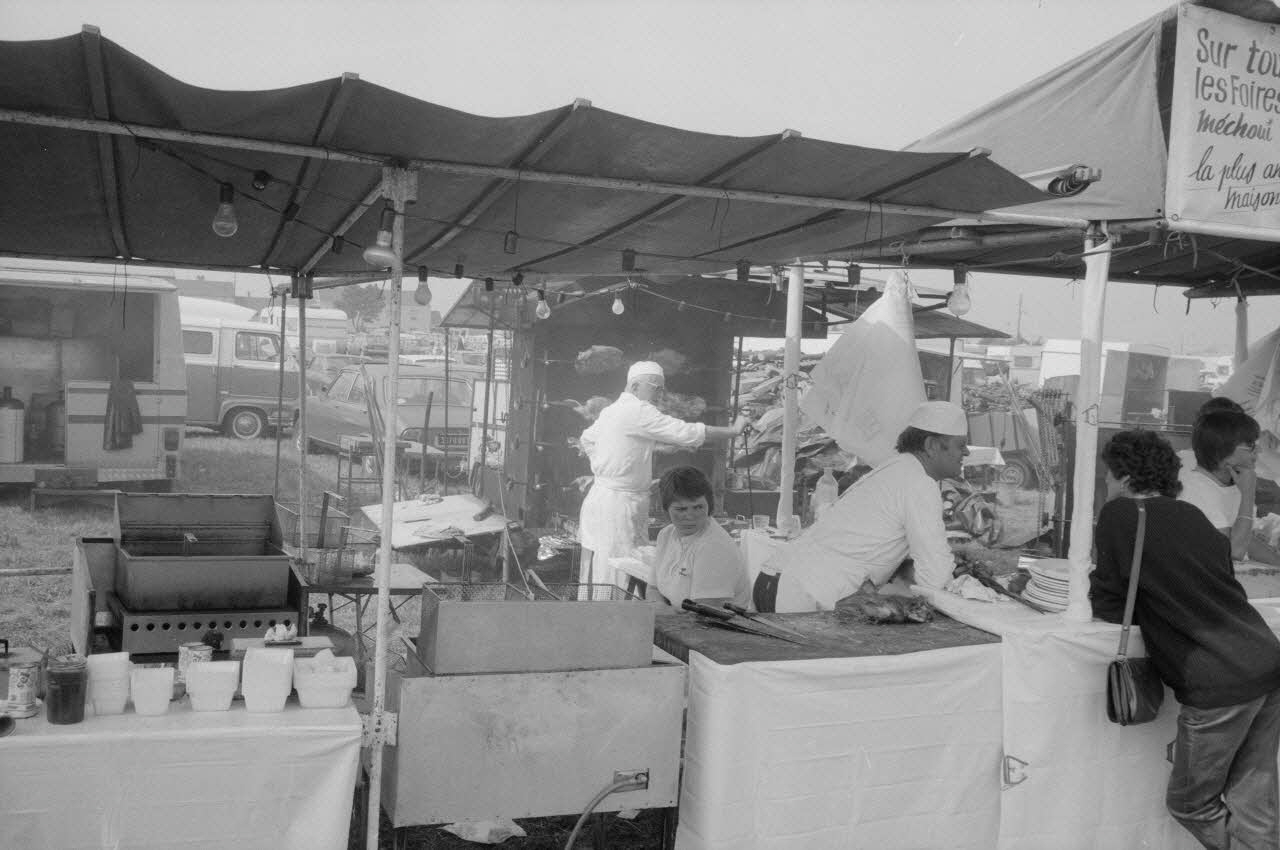Jean Cuisenier photographie Enquête conduite par Jean Cuisenier à la Foire de Lessay dans la Manche (8 et 9 septembre 1982) Basse-Normandie, France 1982/9/8 Ph.1983.13.32 Photo