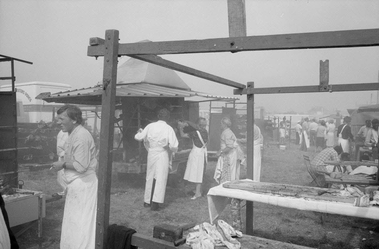 Jean Cuisenier photographie Enquête conduite par Jean Cuisenier à la Foire de Lessay dans la Manche (8 et 9 septembre 1982) Basse-Normandie, France 1982/9/8 Ph.1983.13.9 Photo