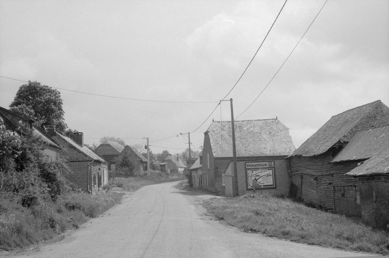 Jean Cuisenier photographie MNATP. Chantier 1425. Enquête sur l'architecture rurale de la France (1968 - 1990) Picardie, France 1983/5/16 Ph.1983.312.61 Photo