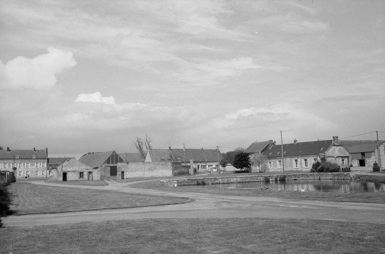 Jean Cuisenier photographie MNATP. Chantier 1425. Enquête sur l'architecture rurale de la France (1968 - 1990) Picardie, France 1983/5/16 Ph.1983.312.68 Photo