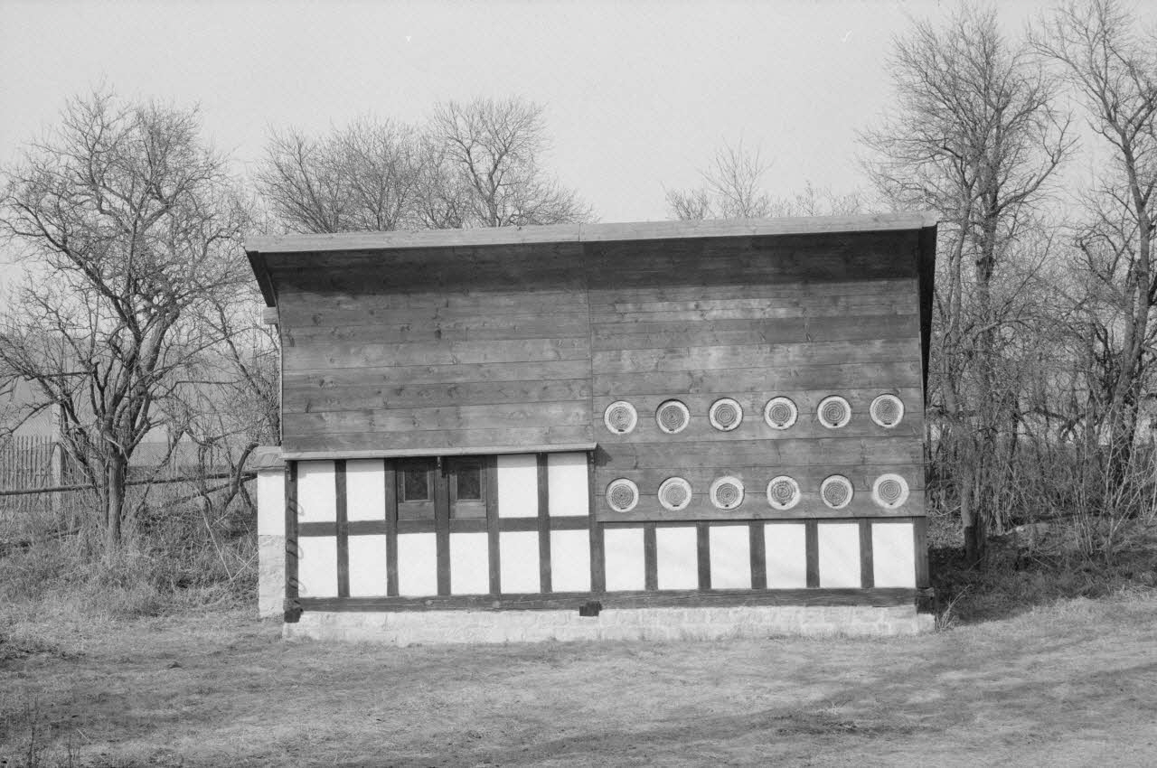 Jean Cuisenier photographie MNATP. Enquête conduite par Jean Cuisenier au Thuringen Freilicht Museum à Erfurt en Allemagne (du 19 au 22 mars 1984) Thuringe, Allemagne 1984/3/19 Ph.1984.41.8 Photo