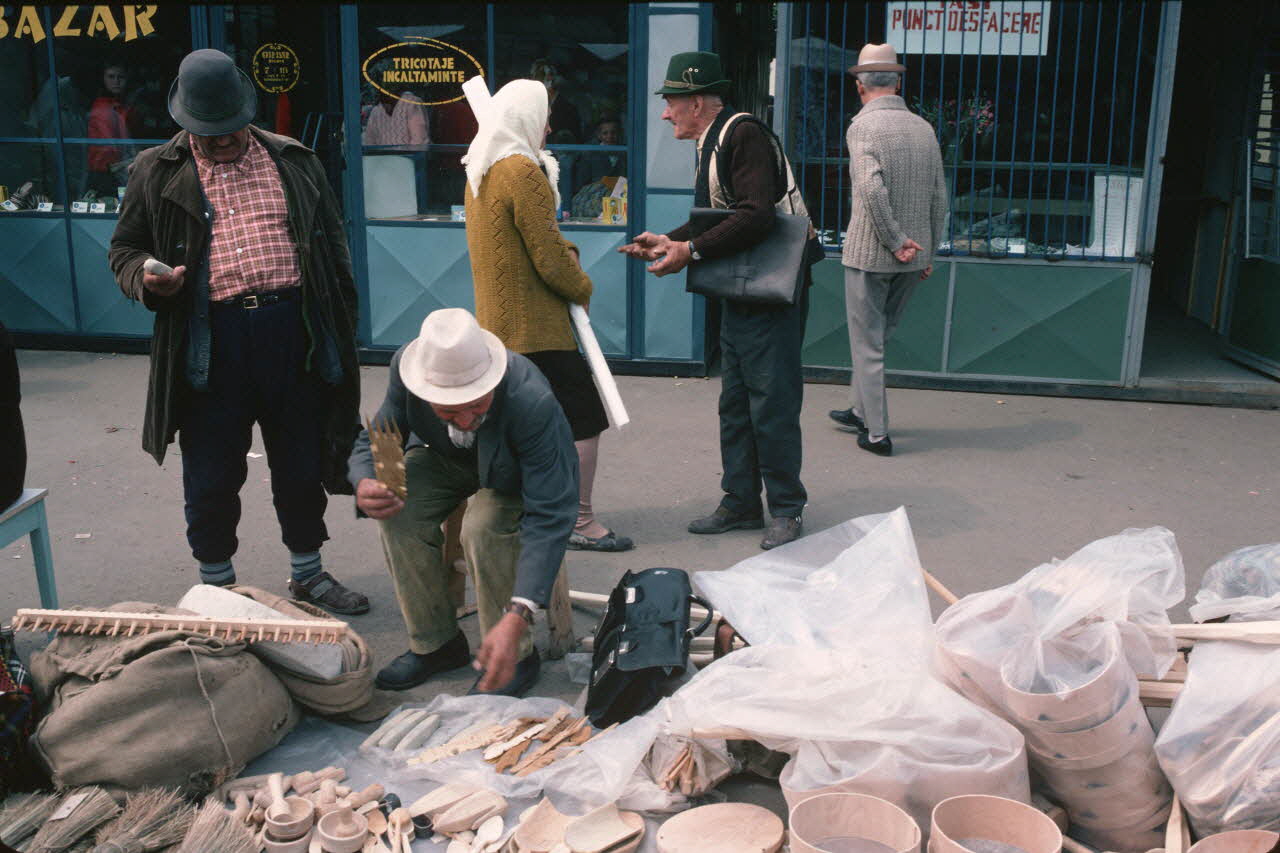 Jean Cuisenier photographie MNATP. Enquête conduite par Jean Cuisenier en Roumanie (26 juin au 13 juillet 1979) Moldavie 1979 Ph.1984.42.79 Photo