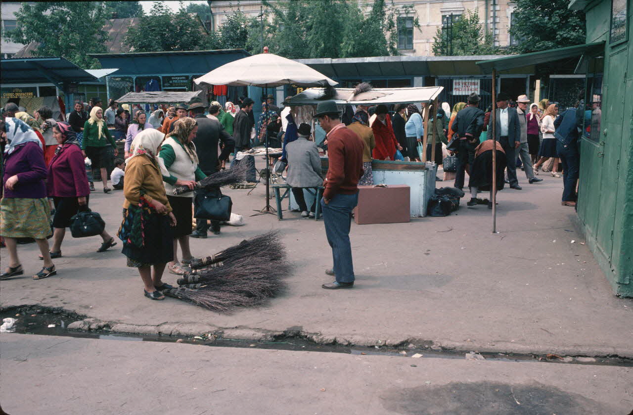 Jean Cuisenier photographie MNATP. Enquête conduite par Jean Cuisenier en Roumanie (26 juin au 13 juillet 1979) Moldavie 1979 Ph.1984.42.80 Photo