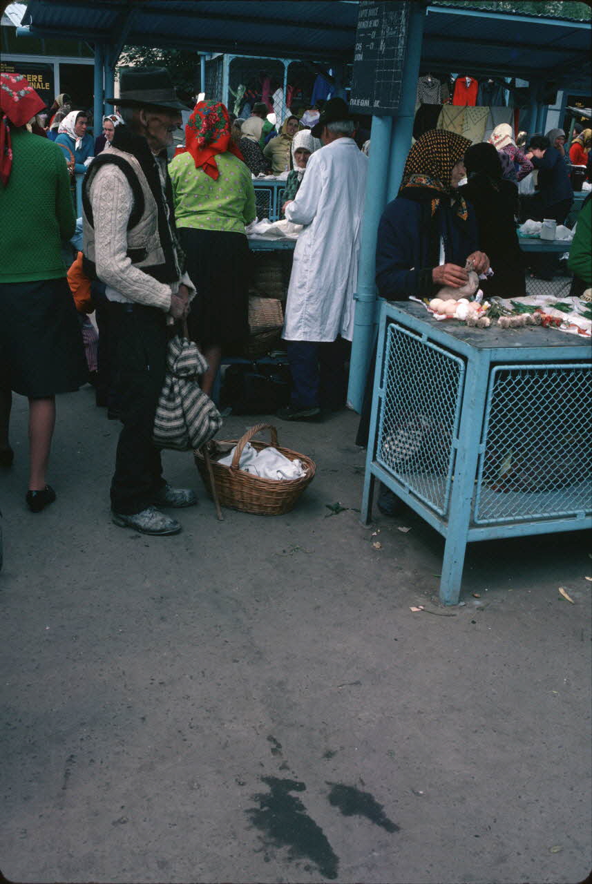 Jean Cuisenier photographie MNATP. Enquête conduite par Jean Cuisenier en Roumanie (26 juin au 13 juillet 1979) Moldavie 1979 Ph.1984.42.81 Photo