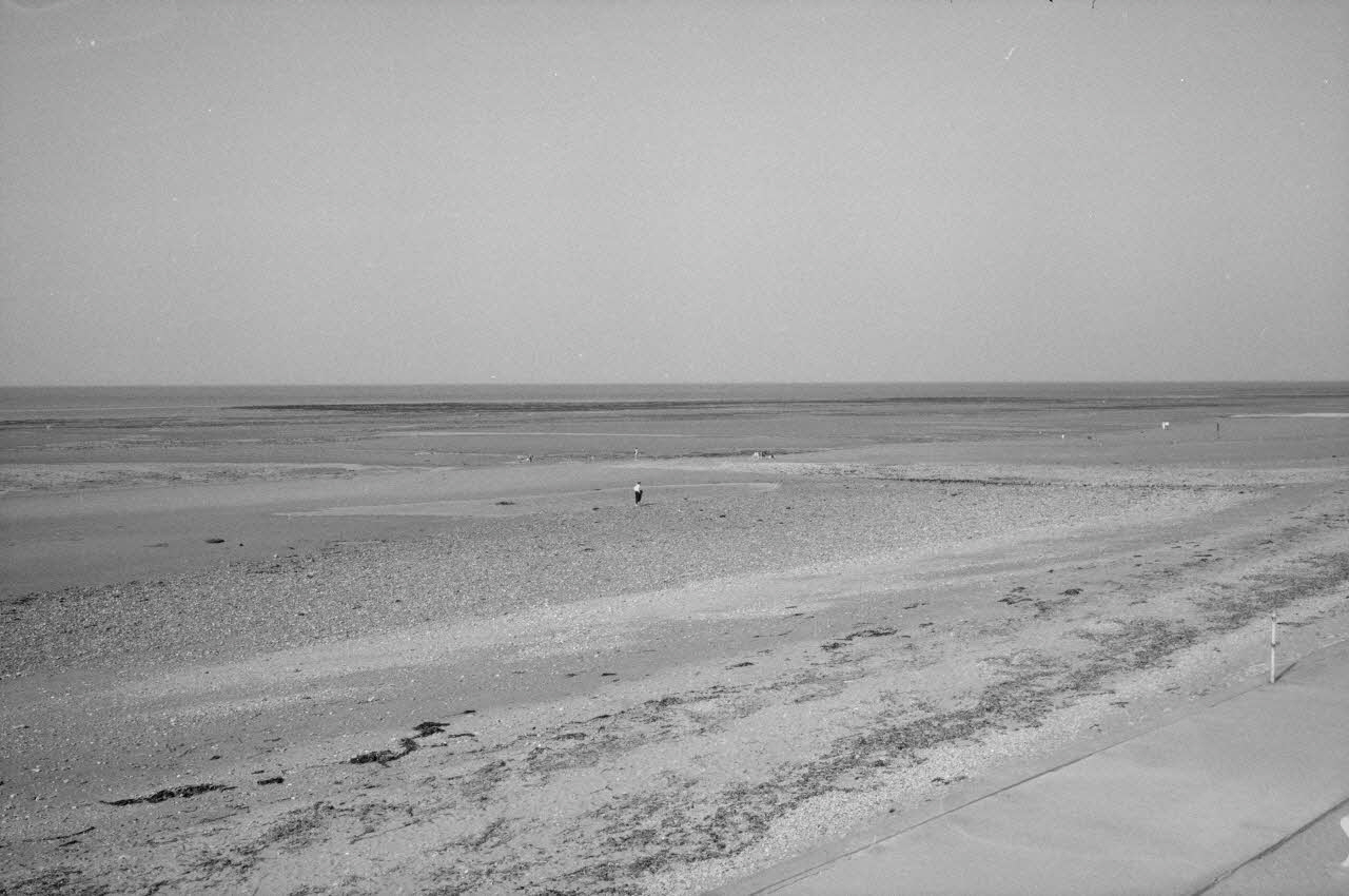 Jean Cuisenier photographie MNATP. Enquête conduite par Jean Cuisenier à Bernières-sur-Mer dans le Calvados (du 29 au 31 avril 1984) Basse-Normandie, France 1984/4/29 Ph.1984.44.15 Photo