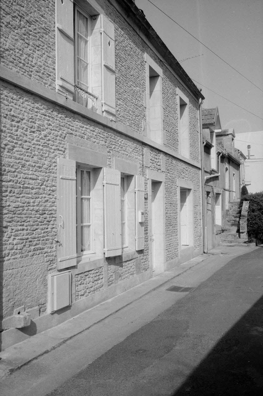 Jean Cuisenier photographie MNATP. Enquête conduite par Jean Cuisenier à Bernières-sur-Mer dans le Calvados (du 29 au 31 avril 1984) Basse-Normandie, France 1984/4/29 Ph.1984.44.2 Photo