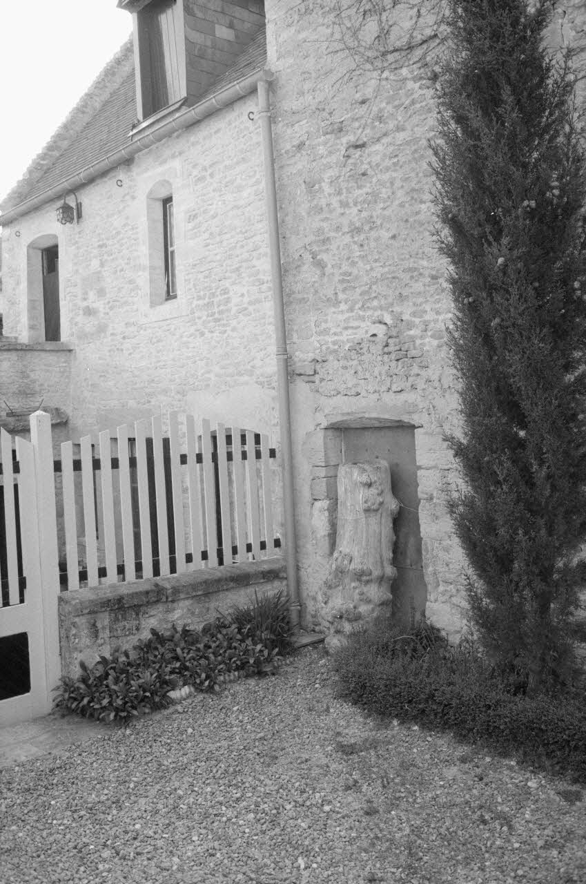 Jean Cuisenier photographie MNATP. Enquête conduite par Jean Cuisenier à Bernières-sur-Mer dans le Calvados (du 29 au 31 avril 1984) Basse-Normandie, France 1984/4/29 Ph.1984.44.3 Photo