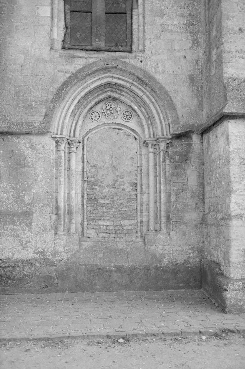 Jean Cuisenier photographie MNATP. Enquête conduite par Jean Cuisenier à Bernières-sur-Mer dans le Calvados (du 29 au 31 avril 1984) Basse-Normandie, France 1984/4/29 Ph.1984.44.31 Photo